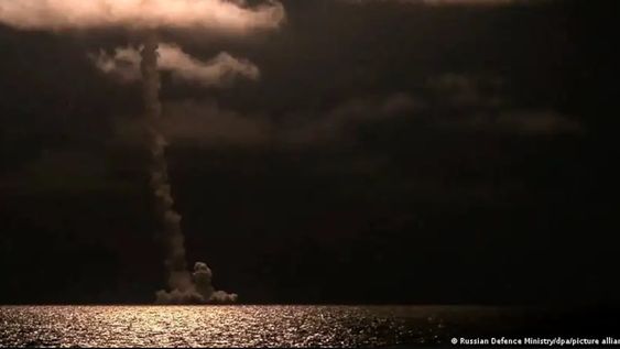 En noviembre, Rusia lanzó el misil intercontinental Bulava, desde un submarino nuclear. Días antes, Putin firmó la revocación del Tratado de Prohibición de Ensayos Nucleares.