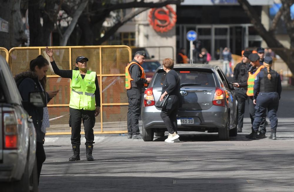 Operativo  de tránsito y de seguridad por la visita del presidente Javier Milei en Mendoza para participar en el congreso IAEF. Foto: Marcelo Rolland / Los Andes