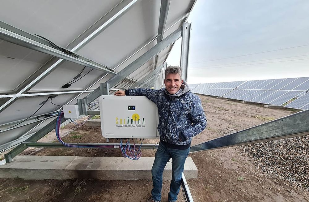 El cofundador de Solárica explica cómo realizan proyectos de energía renovable para diferentes sectores de la ganadería y agroindustria.