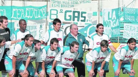 Una de las últimas versiones del Expreso en el estadio Feliciano Gambarte. / archivo Los Andes