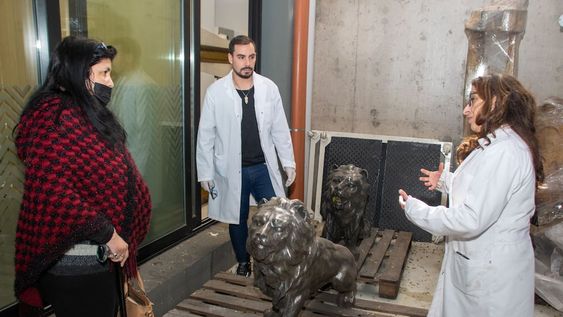 Puesta en valor de los leones del paseo Ramos Correas