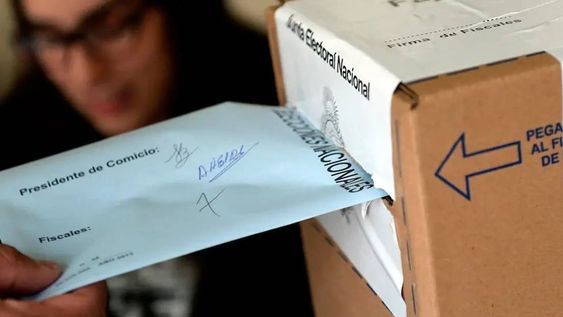 Los electores ponen más que una boleta en el sobre: en una votación cargada de emociones hablan de temor, incertidumbre, desazón y esperanzas