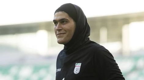 Zohreh Koudaei atajó los penales logrando que Irán clasificara, por lo que desde la selección jordana pidieron que le hicieran una revisión de sexo.