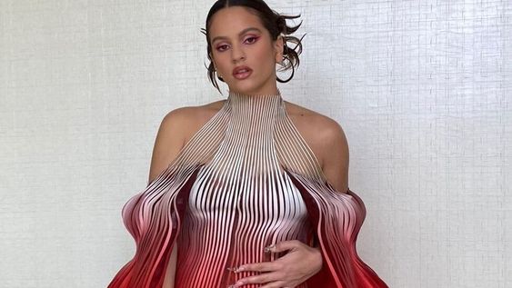Rosalía generó una ola de memes con su primera foto del 2021