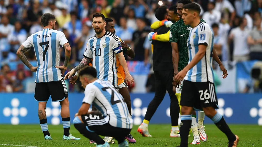 La Selección Argentina debutó en el Mundial 2022 con una derrota inesperada ante Arabia Saudita. La Selección Argentina debutó en el Mundial 2022 con una derrota inesperada ante Arabia Saudita. 