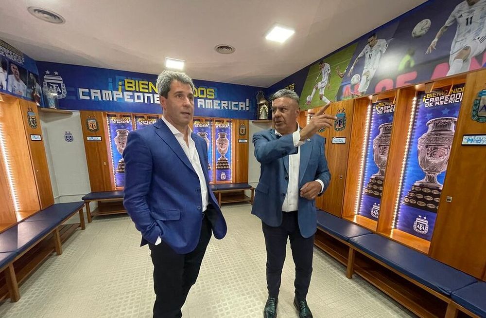 Sergio Uñac, gobernador de San Juan, con el Chiqui Tapia.