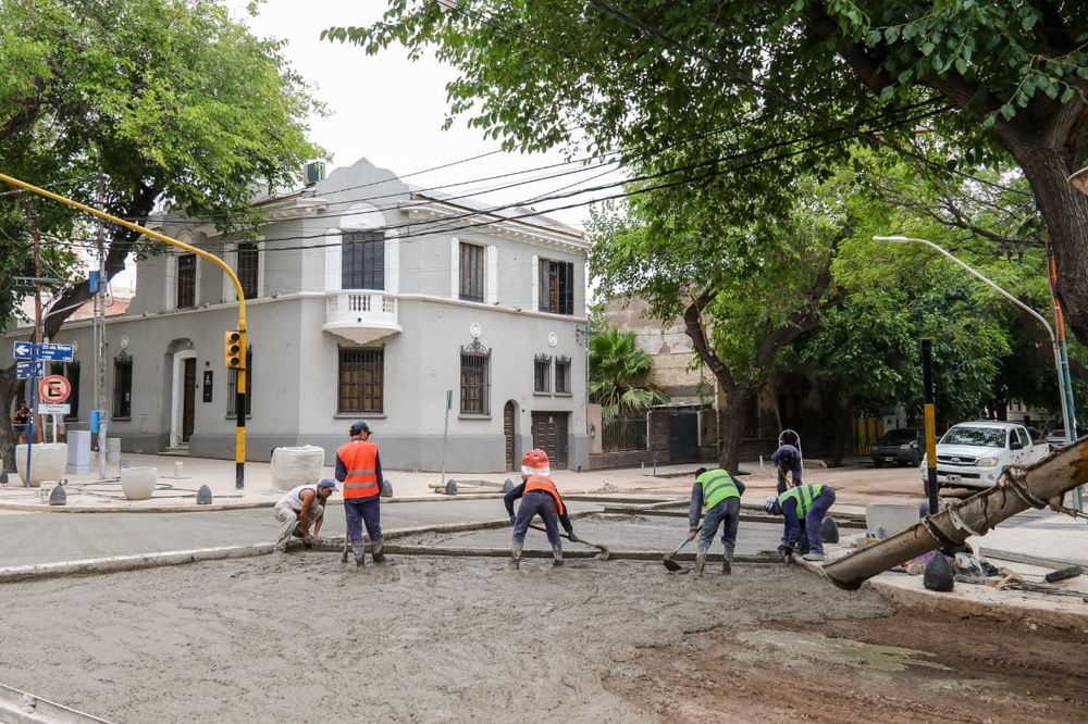 Tras 6 meses de tareas, la calle Sarmiento de Ciudad está lista para estrenar su nueva cara que será un “revival” de este pintoresco y típico paseo en la Ciudad de Mendoza.