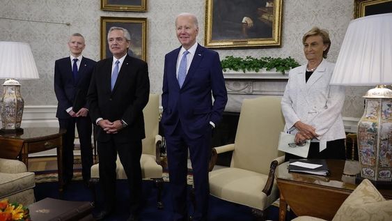 Alberto Fernández fue recibido por Joe Biden en el Salón Oval de La Casa Blanca.