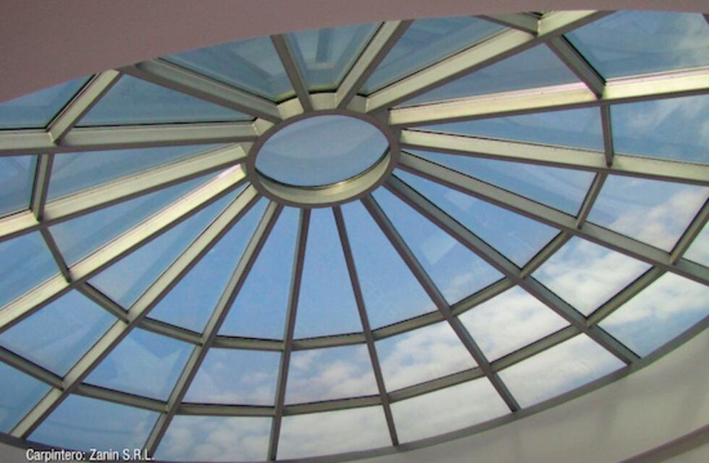 Vistas al cielo con techos vidriados de aluminio