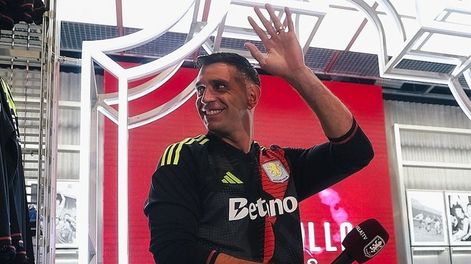 Dibu Martínez extendió su contrato con el Aston Villa hasta 2029. Foto: Instagram.