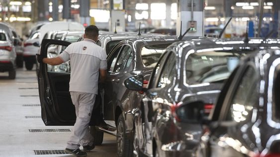 Fiat ofrece empleo en Argentina. / Foto: Nicolás Bravo / La Voz