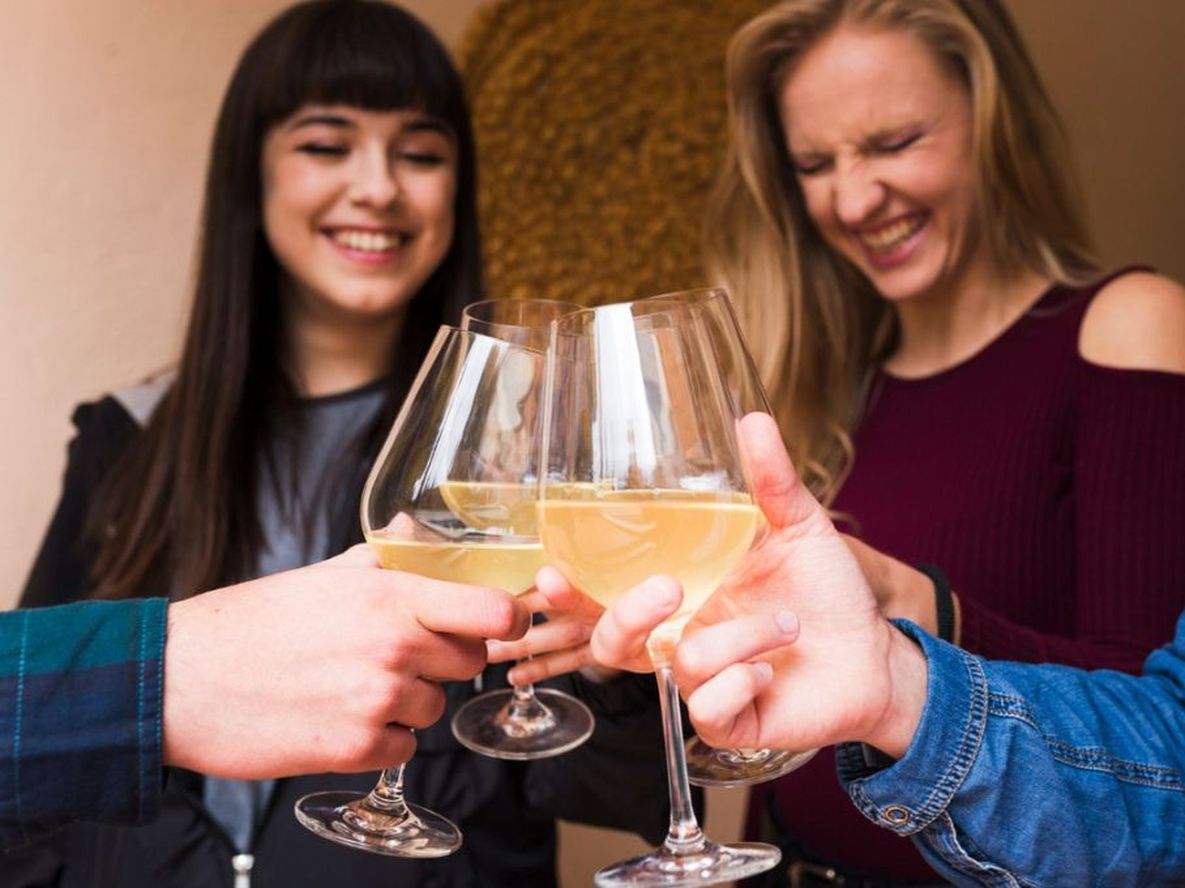 Día del Amigo en bodegas: planes con vino en Mendoza para disfrutar desde $30.000 Día del Amigo en bodegas: planes con vino en Mendoza para disfrutar desde $30.000