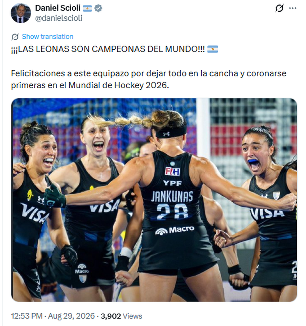 El Secretario de Turismo, Ambiente y Deportes, Daniel Scioli, también celebró la victoria de Las Leonas