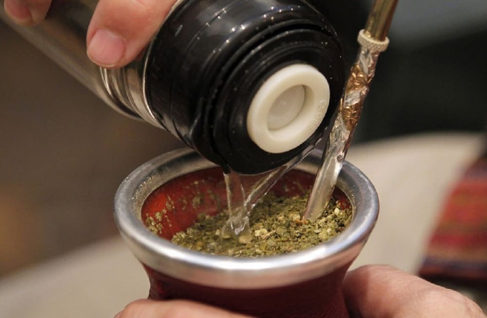 El gobierno de Uruguay autorizó la venta de yerba mate con cannabis