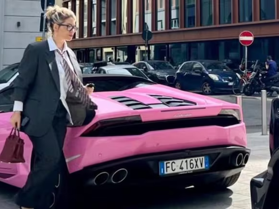 Wanda Nara llenó de graffitis su Lamborghini rosado y las redes explotaron
