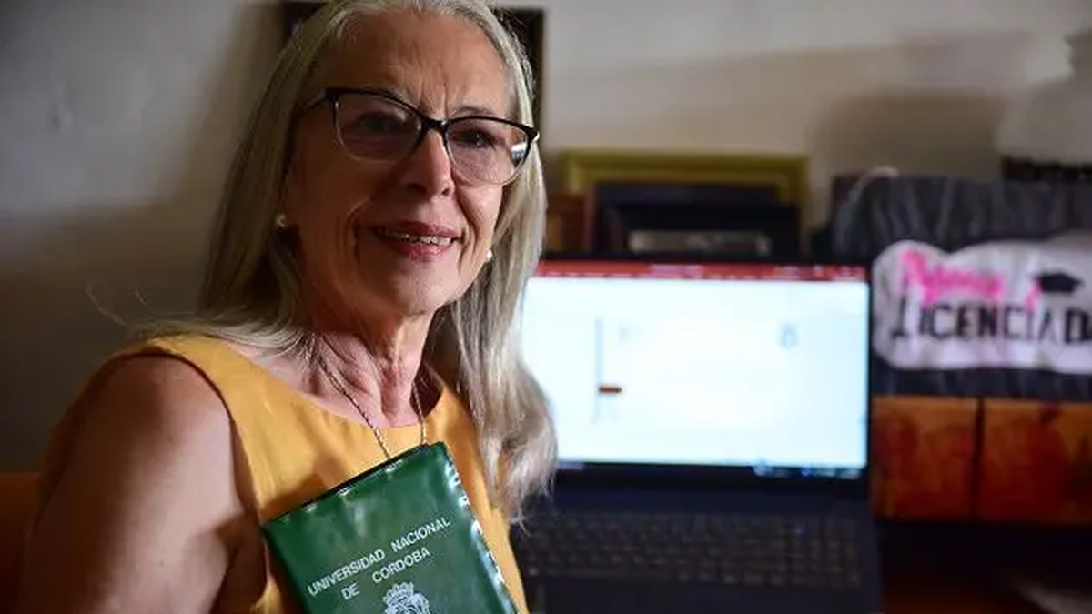 La alegría de recibir un título a los 65