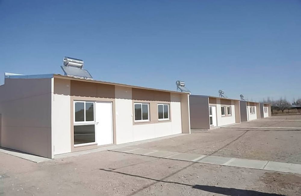 Cada vivienda tiene 61.95 metros cuadrados cubiertos, con paneles hechos de placas OSB y espuma de poliuretano de alta densidad para optimizar la aislación térmica. Foto: Gobierno de Mendoza