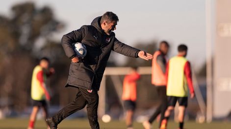 Los Andes | Julio Vaccari, entrenador de Independiente, recupera tres jugadores claves para recibir al Tomba el próximo sábado. / Gentileza.