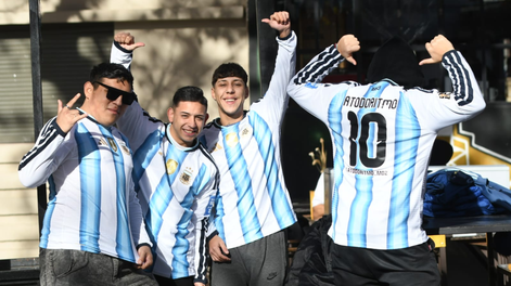 La calle Arístides se prepara para el partido de la Selección Argentina.&nbsp; 