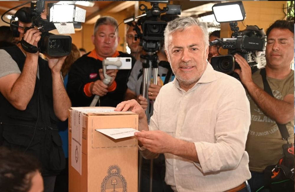 Alfredo Cornejo votó a la mañana y no volvió a mostrarse públicamente.