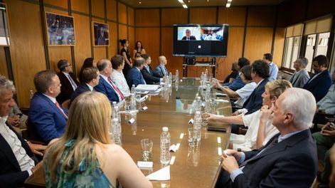 La firma del traspaso de acciones que tenían la Nación y Mendoza en Impsa a la compañía Arc Energy