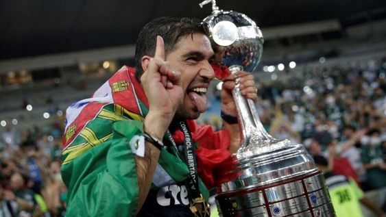 El entrenador del Verdao aseguró que el Millonario llevó botellas al encuentro revancha, después del 0-3 en la ida de la Copa del 2020. / Gentileza.