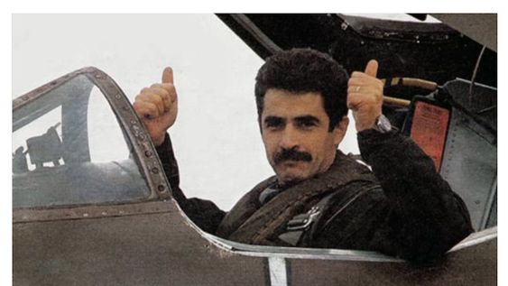 Avión Douglas A-4B Skyhawk o halcón del cielo (Matrícula C 239) ubicado en IMPSA. Voló en la guerra de las Islas Malvinas o conflicto del Atlántico Sur en 1982. El piloto Pablo Rafael Carballo el 8 de junio a minutos de partir con el C - 239, en las Escuadrillas Mastín y Dogo. Foto: Orlando Pelichotti