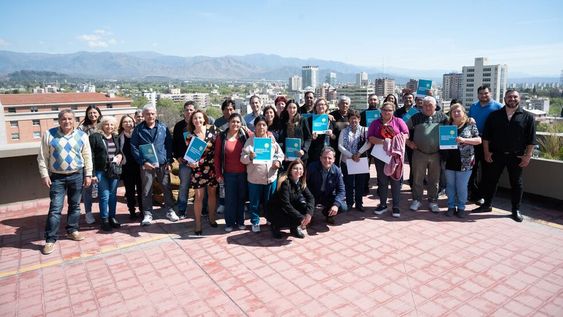 Familias de los barrios San Martín, Nuevo Amanecer y Nueva Esperanza escrituraron sus viviendas en la Ciudad
