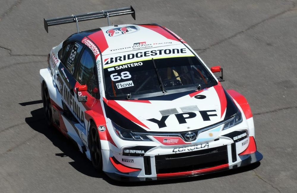 Julián Santero finalizó tercero en la carrera clasificatoria del Súper TC2000 en Río Cuarto. Por su parte, Bernardo Llaver debió abandonar.