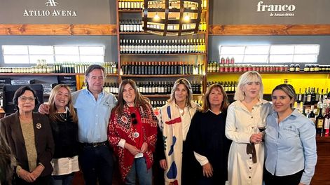 Cristina Pandolfi, Adriana Martínez, Marcelo Gracieux, Ana Gaibazzi, Claudia Yanzón, Nancy López, Fátima Villagra y Belén La Motta.