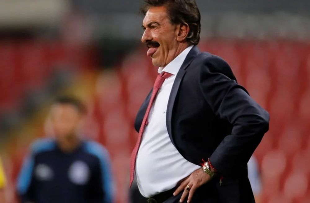 Ricardo La Volpe, ex DT de Boca, analizó el presente Xeneize y afirmó que a Juan Román Riquelme desde la estrategia y táctica del fútbol, lo da vuelta como una media. / Gentileza.