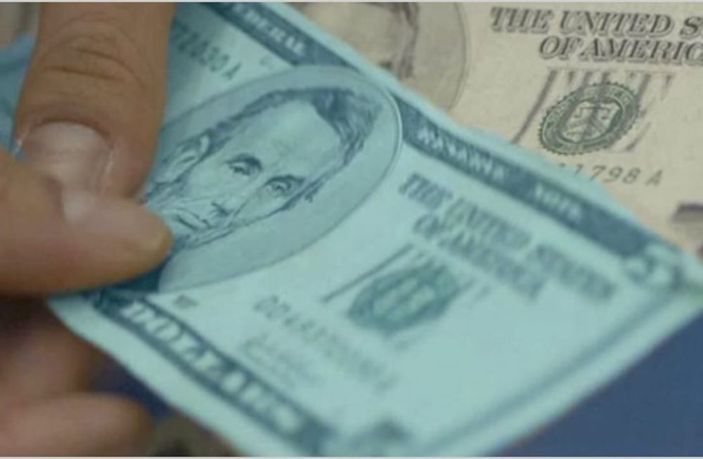 ¿A cuánto cotiza el dólar blue en la previa de la Nochebuena?