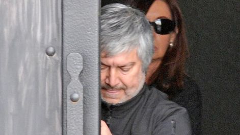 Lázaro Báez y Cristina Kirchner en el mausoleo de Néstor Kirchner (Foto archivo)