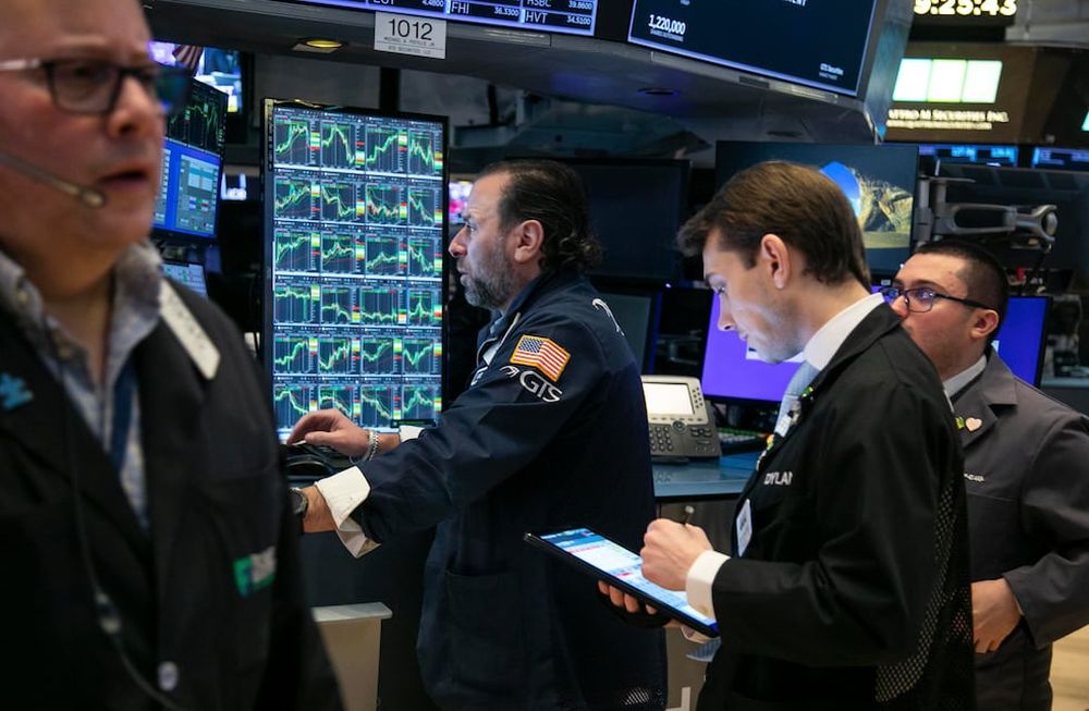 Los bonos argentinos cotizan con caídas superiores a 1% en las operaciones de pre mercado, sufriendo el impacto del desplome bursátil mundial. Foto NA(Xinhua/Michael Nagle)