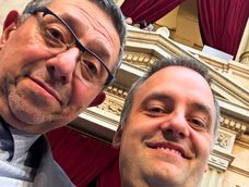 Javier Herrera Bravo, exsecretario de Legal y Técnica de la Nación, junto al vocero presidencial Manuel Adorni.