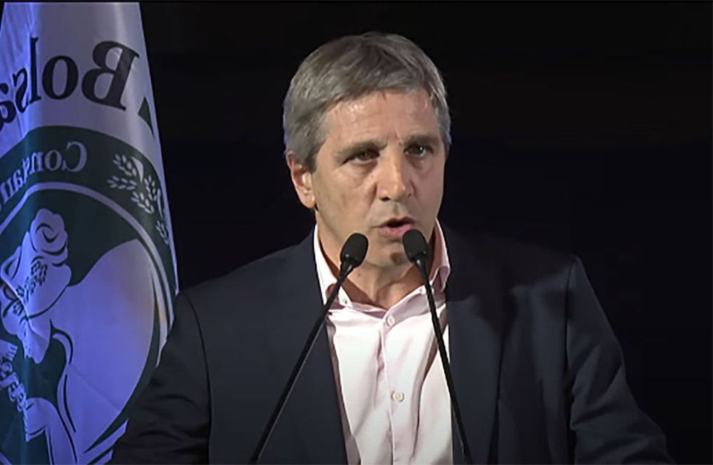 El ministro de Economía, Luis Caputo, afirmó hoy que cuando el ajuste lo hace el mercado es mucho más violento y destacó la decisión del presidente Javier Milei de no moverse del orden macroeconómico, Enfatizó en la ciudad de Córdoba. FOTO IMAGEN-NA