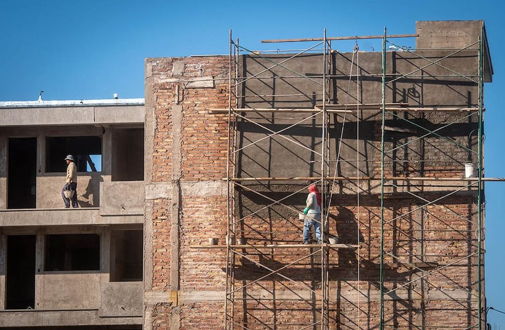 El servicio doméstico, el comercio y la construcción representan casi la mitad del total de empleos no registrados. Algunas causas son ignorancia e incertidumbre empresarial. / Foto: Ignacio Blanco / Los Andes