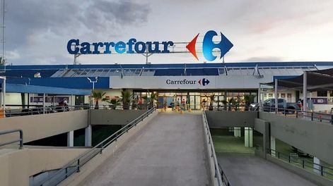Los que aún quieren quedarse con Carrefour Argentina: De Narváez, Coto y los Braun (La Anónima)
