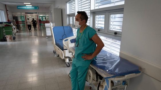 Lo atractivo de la suma ofrecida en la vecina provincia generó una alternativa laboral para los mendocinos en la guardia del hospital Carrillo para algunas especialidades. Foto: Los Andes