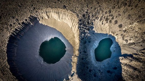 La formación de los Pozos de las Ánimas se ubica en Los Molles (Malargüe). Aún se dice que se oyen sonidos de aullidos, que son los de las almas de la leyenda que le da origen al nombre.