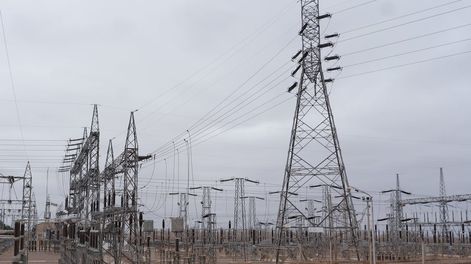 Los Andes | Con inversiones en generación y transporte, Mendoza casi alcanza el autoabastecimiento eléctrico. La línea de alta tensión de Cruz de Piedra. Foto: Prensa Mendoza