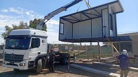 La Dirección General de Escuelas (DGE) avanza con una estrategia inédita en Mendoza: la colocación de aulas portantes en 44 establecimientos educativos de la provincia. Foto: Gobierno de Mendoza&nbsp;