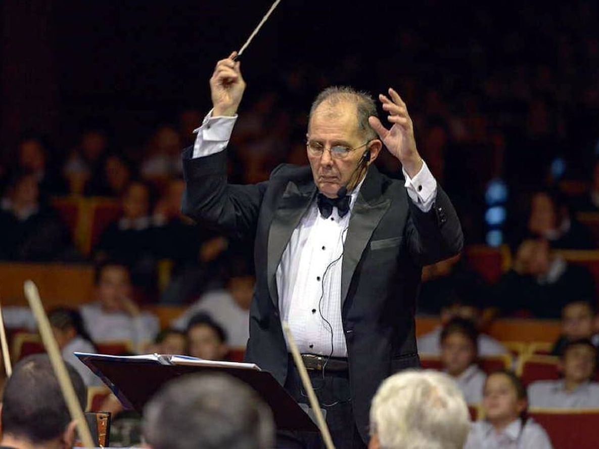 El maetro Rodolfo Saglimbeni regresa para una presentación con la Orquesta Sinfónica, además está dictando una diplomatura en dirección.