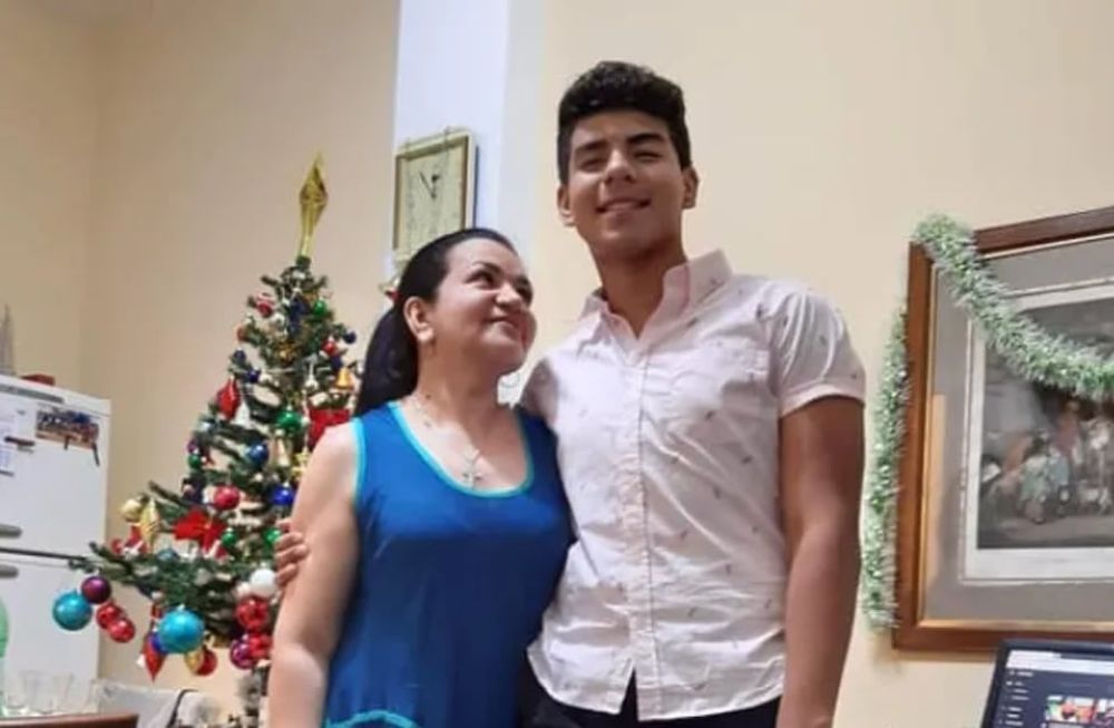 Fernando Báez Sosa junto a su madre, Graciela Sosa. Foto: Familia Báez Sosa