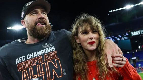 La cantante Taylor Swift generó especulaciones mediáticas sobre rumores de posible embarazo tras su inusual aparición en el partido de su pareja.