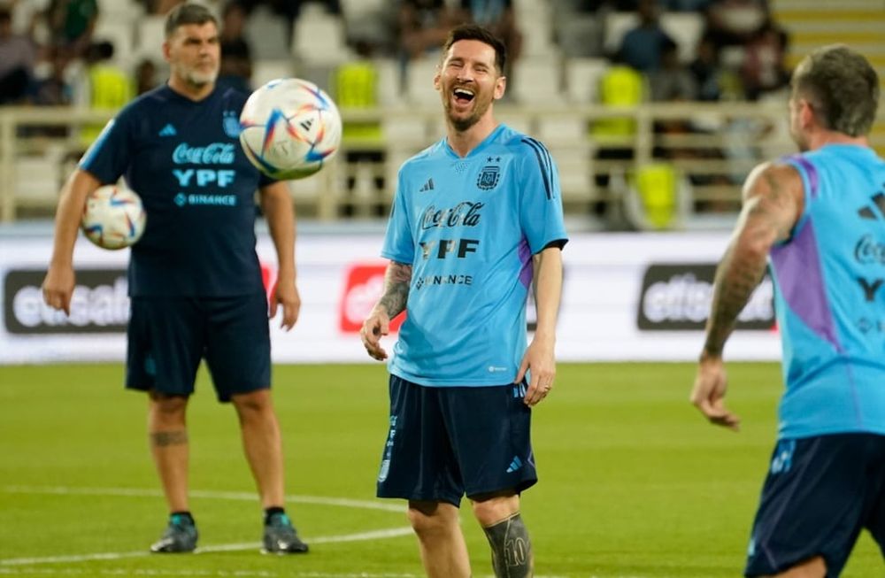 Con 15.000 personas en las tribunas, Argentina completó su primera práctica en Abu Dhabi. Foto: Clarín