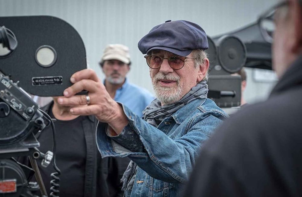 El director firmó un contrato de algunos años para producir películas para la plataforma de streaming, aunque aún no se conocen los detalles finos.