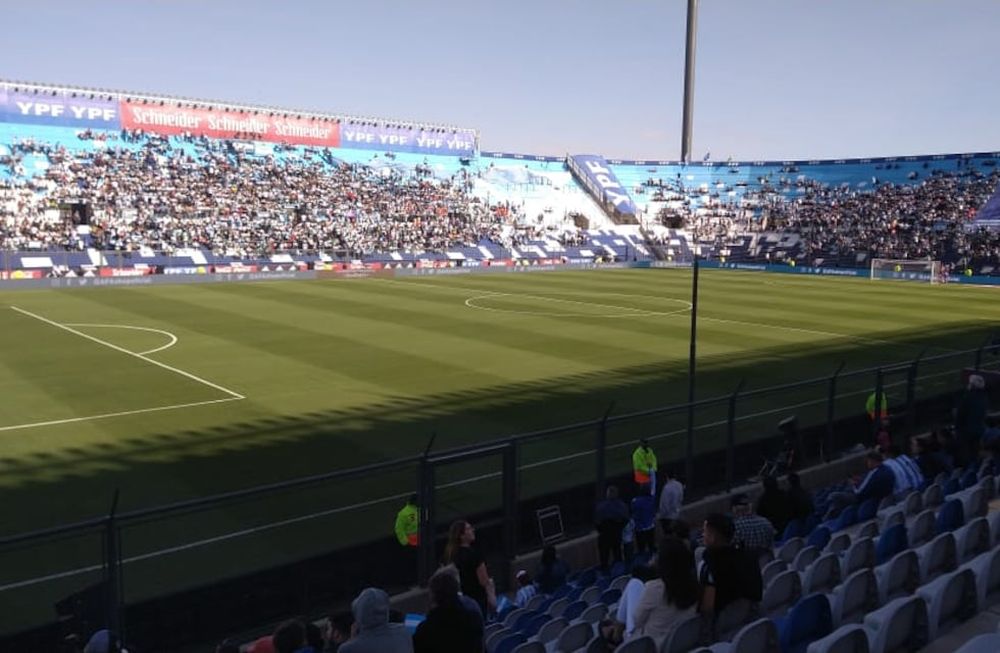El estadio Bicentenario luce fantástico. / Marcelo Rolland (Los Andes).