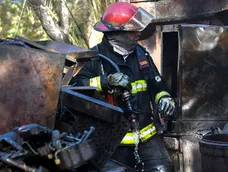 Dos incendios registrados en pocas horas en Guaymallén y Maipú dejaron importantes daños materiales y dos personas heridas. Dos incendios registrados en pocas horas en Guaymallén y Maipú dejaron importantes daños materiales y dos personas heridas.