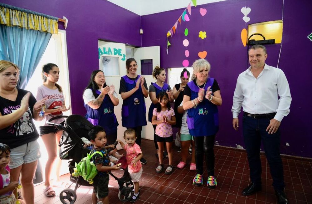 El intendente Diego Costarelli acompañó el inicio del ciclo lectivo en los jardines municipales